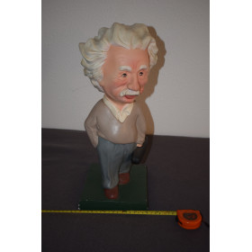 statue albert einstein