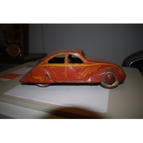 voiture  en tole  peinte  1940 .50 ?